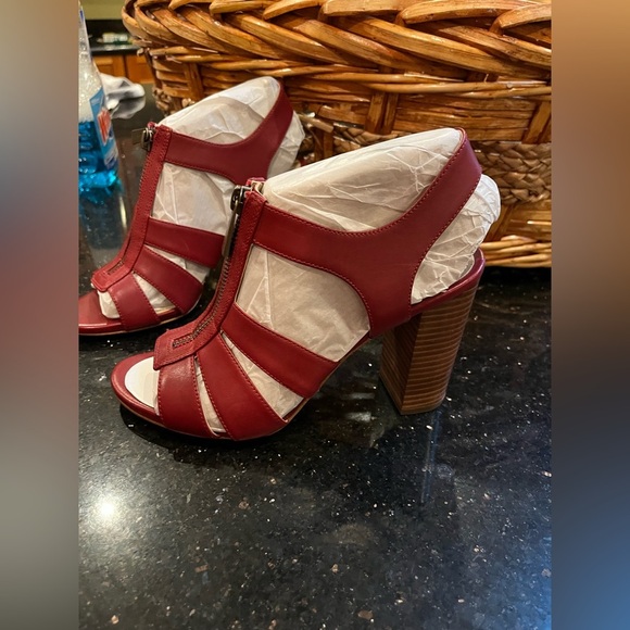NWT Michael Kors heeled sandals sexy red - Picture 2 of 15